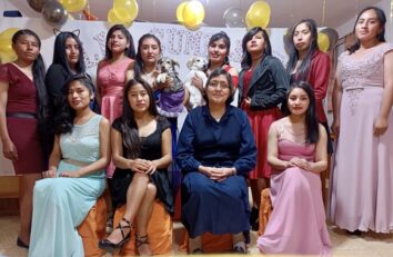 A pesar de las dificultades, las universitarias de “Madre de Misericordia” (Sucre, Bolivia) mantienen la ilusión en el día a día