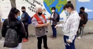 Cuidando la higiene en el Colegio “Toni Real Vicens”, Trujillo (Perú)