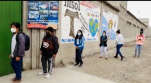 Cuidando la higiene en el Colegio “Toni Real Vicens”, Trujillo (Perú)